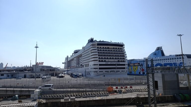 nave — Genova